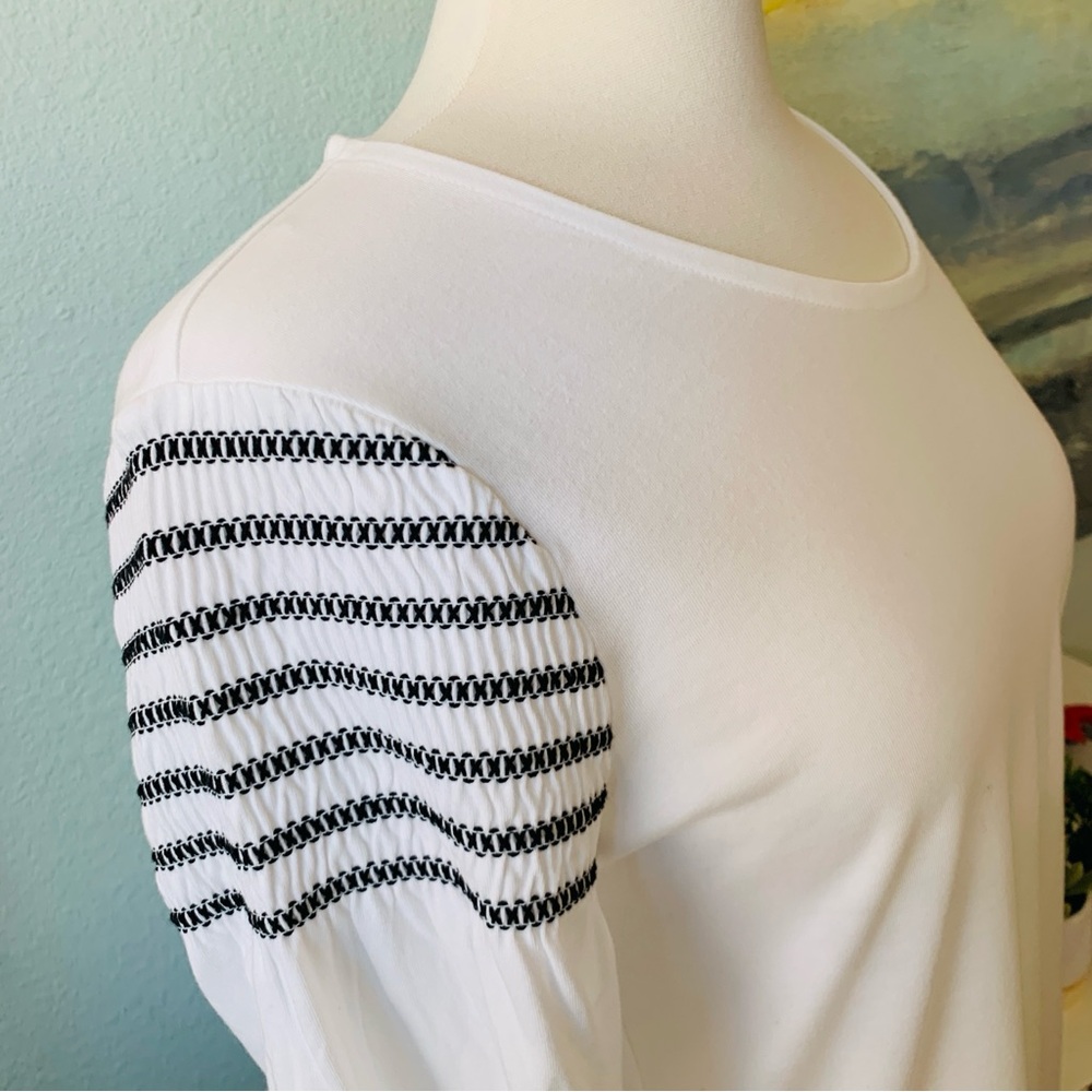 CHICO’S Smocked Bell Sleeve Shirttail Tee NWOT Sz 1 (M-8) - Picture 11 of 13